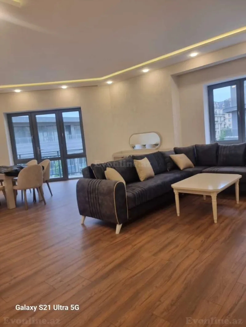 Kirayə verilir 3 otaqlı Mənzil Yeni tikili 130 m² Xətai r.
