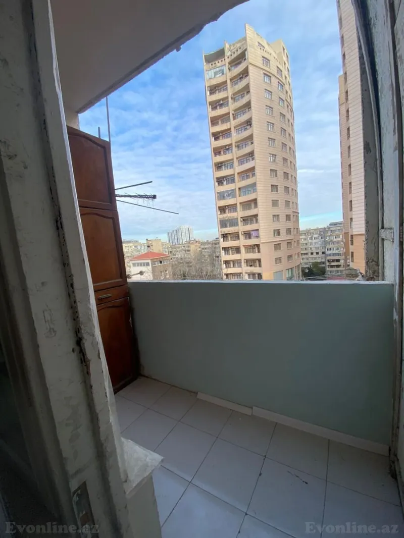 Satılır 2 otaqlı Mənzil Köhnə tikili 70 m² Elmlər Akademiyası m. - şəkil 9