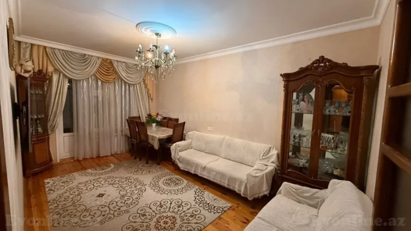 Satılır 3 otaqlı Mənzil Köhnə tikili 80 m² Qaraçuxur