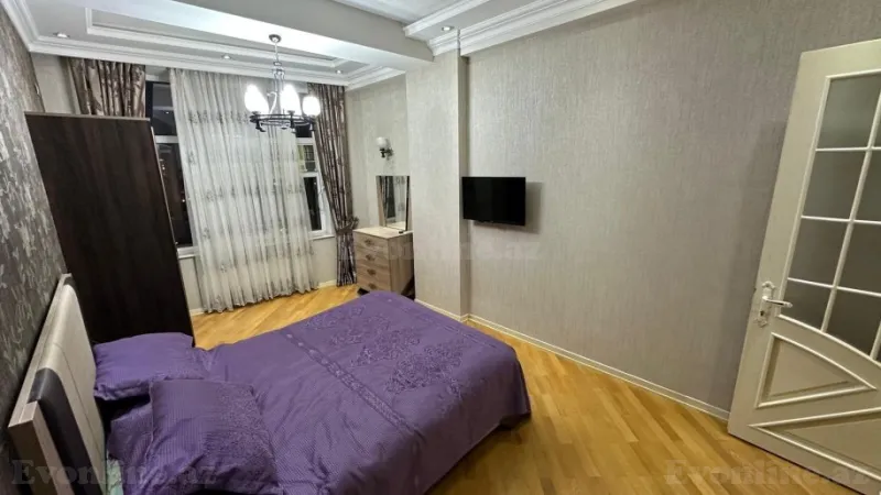 Kirayə verilir 4 otaqlı Mənzil Yeni tikili 195 m² 28 May m. - şəkil 9