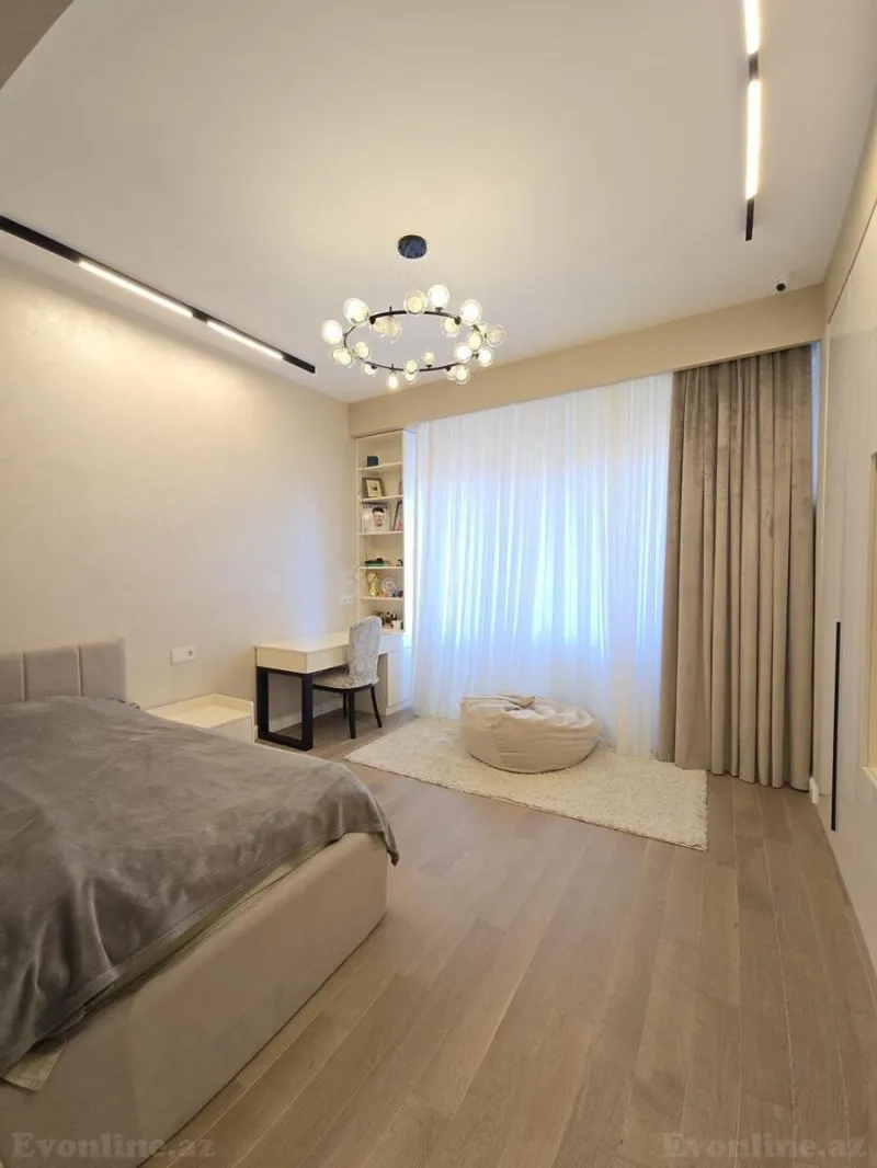 4 otaqlı Mənzil 179 m² Xətai r. Satılır