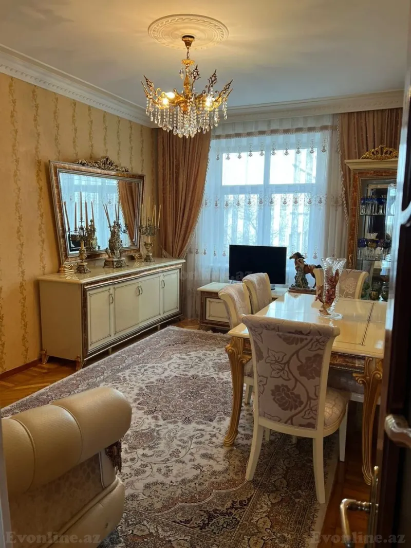 Satılır 3 otaqlı Mənzil Köhnə tikili 84 m² 28 May m.