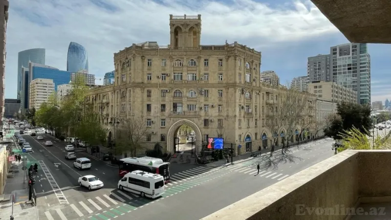 20 otaqlı Ofis 820 m² 28 May m. Kirayə verilir