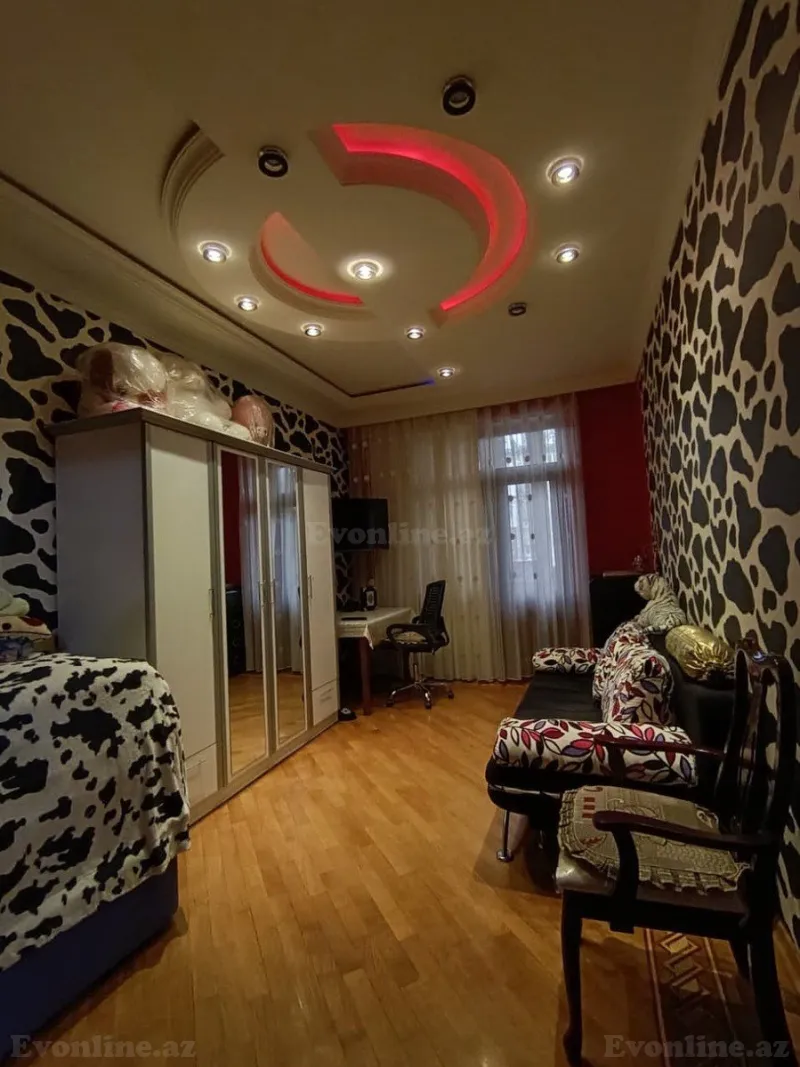 4 otaqlı Mənzil 180 m² 8-ci kilometr Satılır