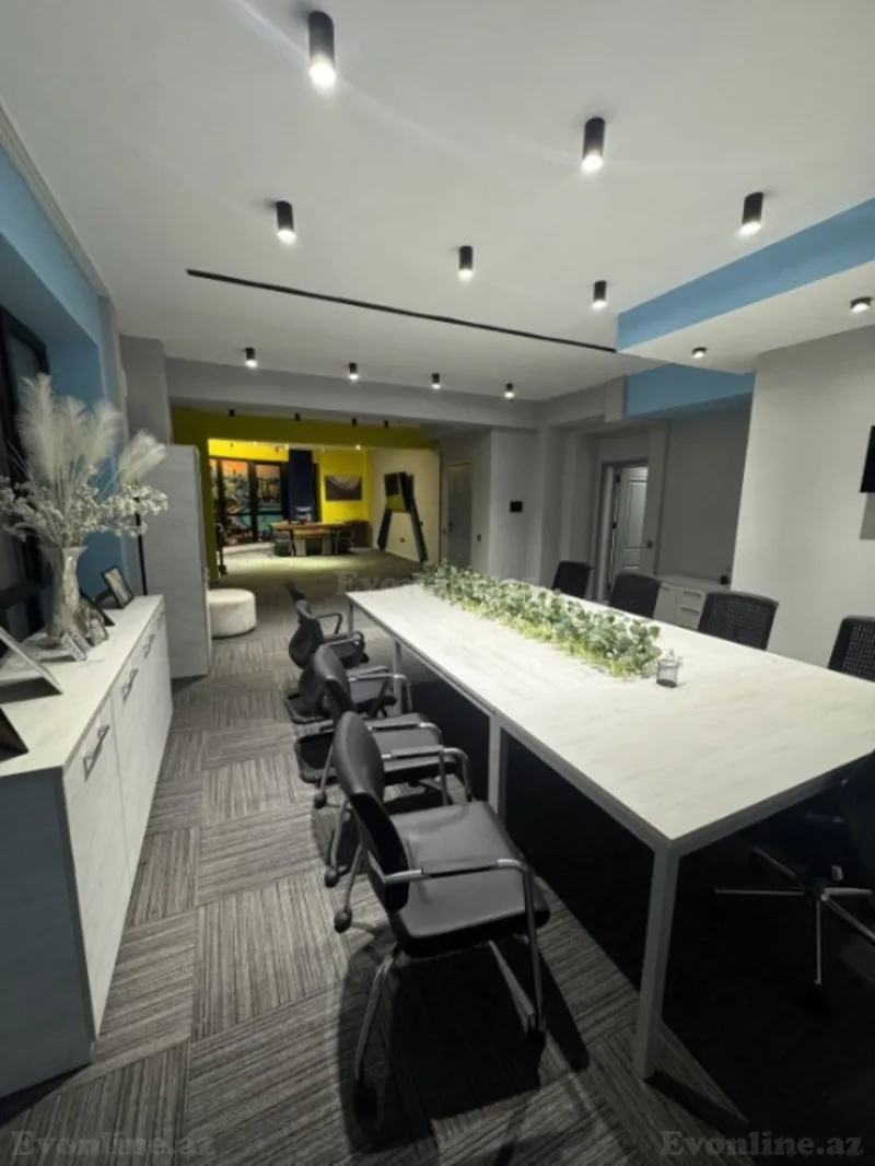 5 otaqlı Ofis 250 m² Memar Əcəmi m. Kirayə verilir