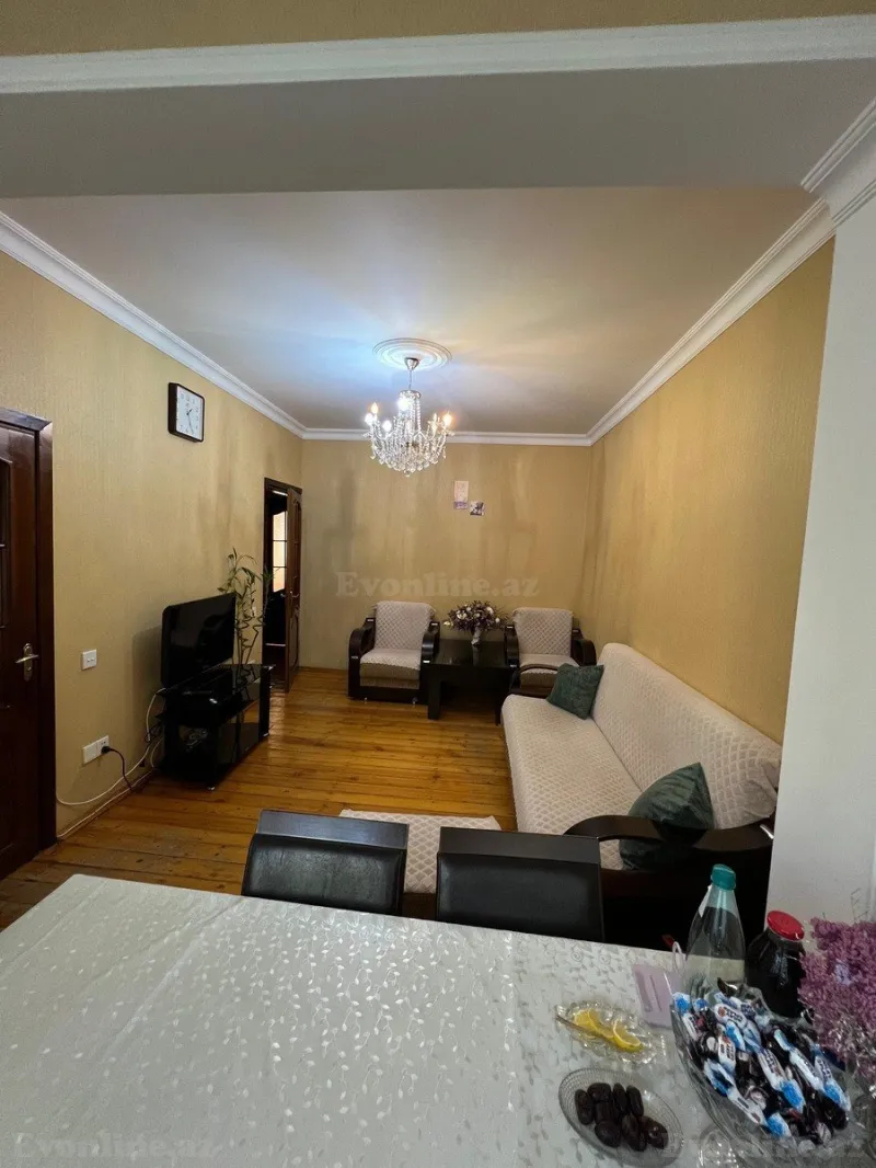 Satılır 3 otaqlı Mənzil Köhnə tikili 70 m² Gənclik m. - şəkil 2