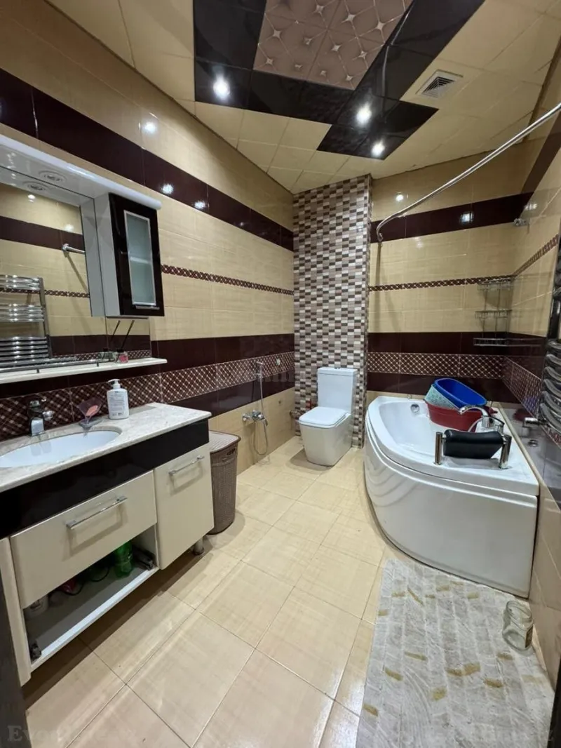 Satılır 4 otaqlı Mənzil Yeni tikili 180 m² Xətai m. - şəkil 14