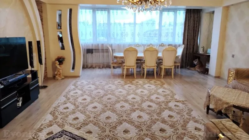 4 otaqlı Mənzil 120 m² İnşaatçılar m. Satılır