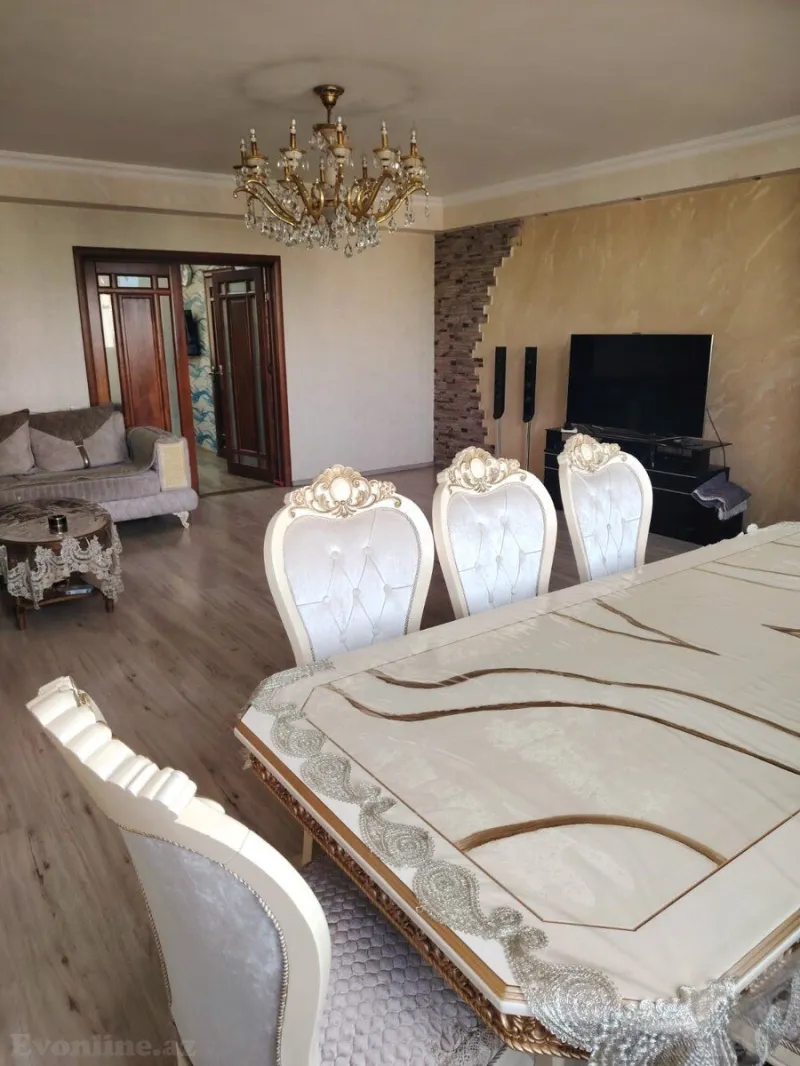 Satılır 4 otaqlı Mənzil Köhnə tikili 120 m² İnşaatçılar m. - şəkil 2