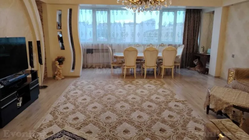 4 otaqlı Mənzil 120 m² İnşaatçılar m. Satılır