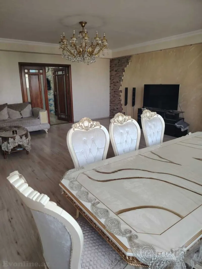 Satılır 4 otaqlı Mənzil Köhnə tikili 120 m² İnşaatçılar m. - şəkil 2