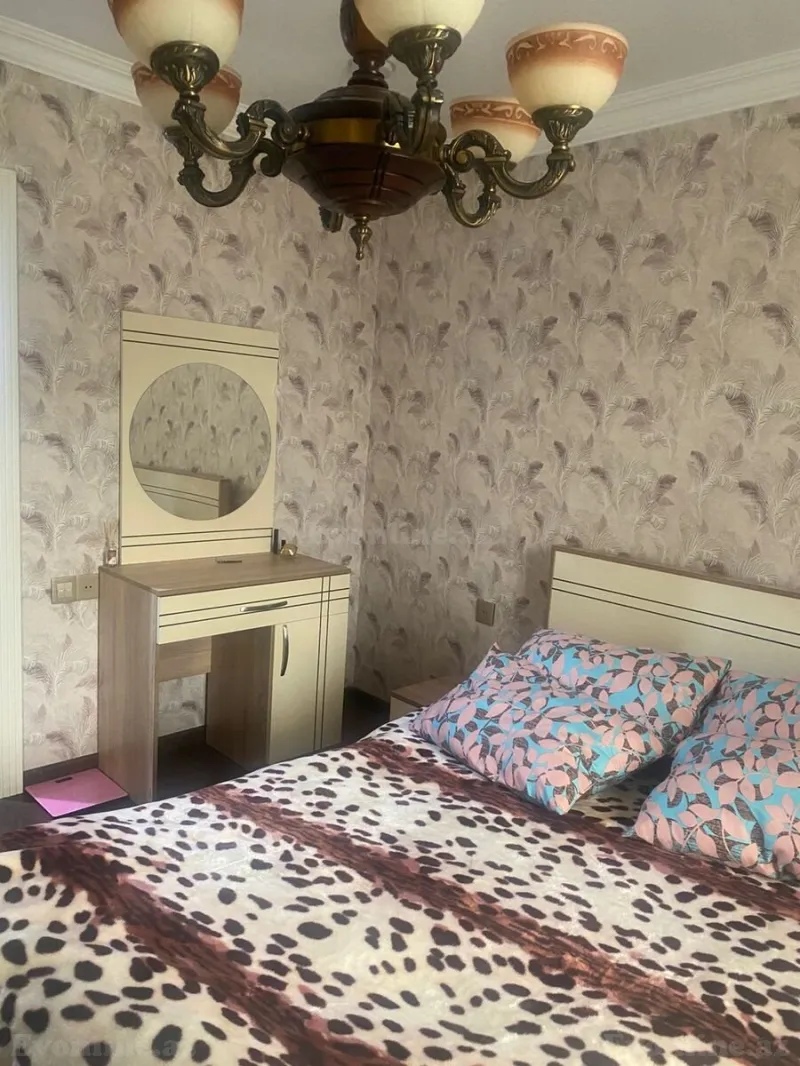 Kirayə verilir 2 otaqlı Mənzil Köhnə tikili 60 m² Əmircan