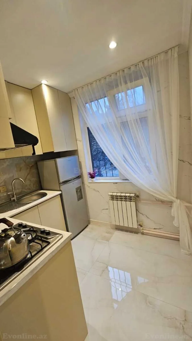 Satılır 2 otaqlı Mənzil Köhnə tikili 60 m² 20 Yanvar m. - şəkil 4