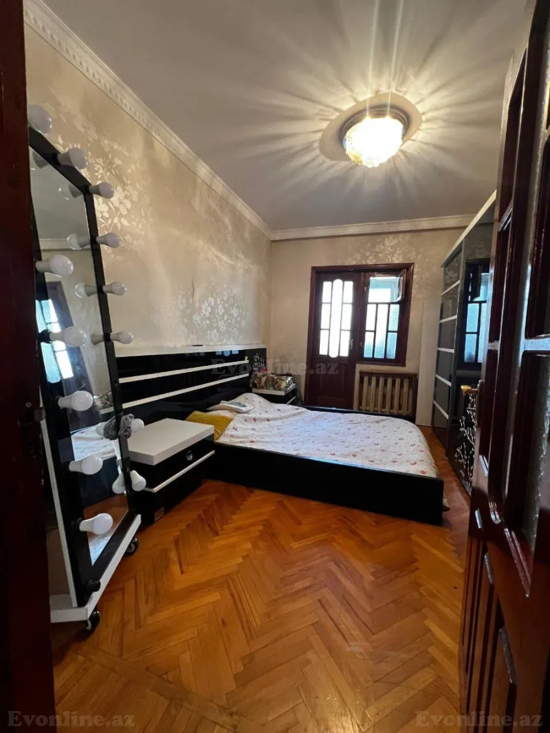 Satılır 5 otaqlı Mənzil Köhnə tikili 125 m² İnşaatçılar m. - şəkil 2