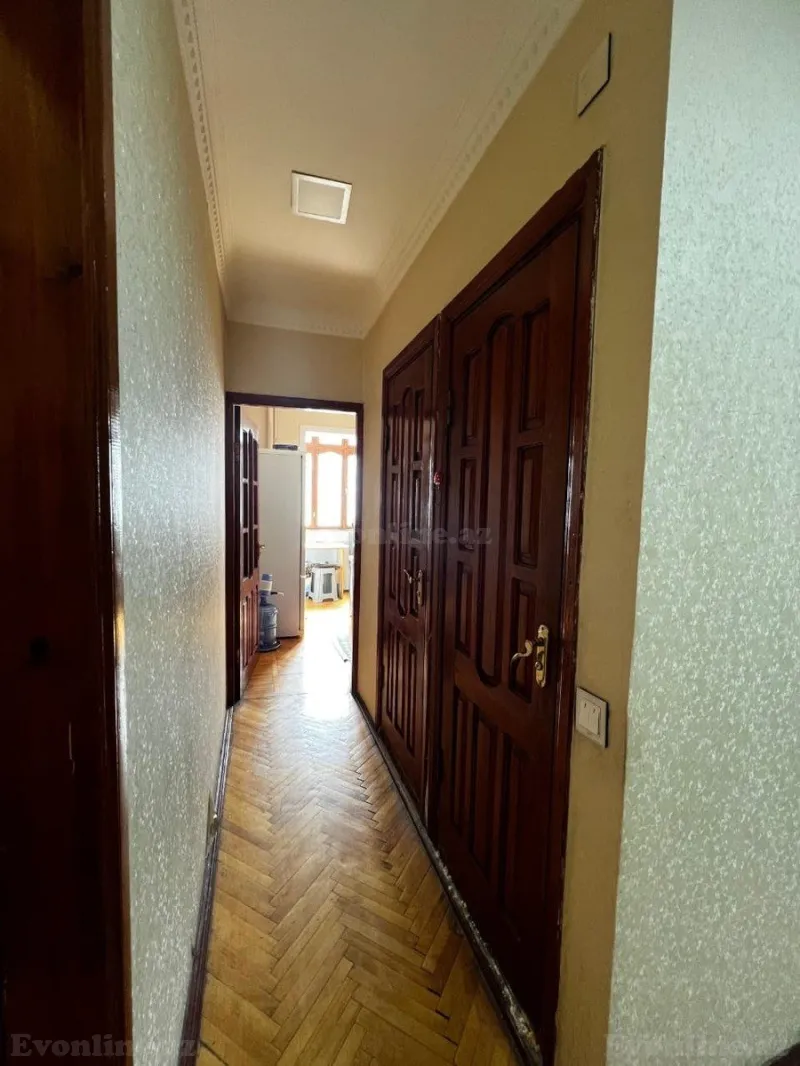 Satılır 5 otaqlı Mənzil Köhnə tikili 125 m² İnşaatçılar m. - şəkil 6