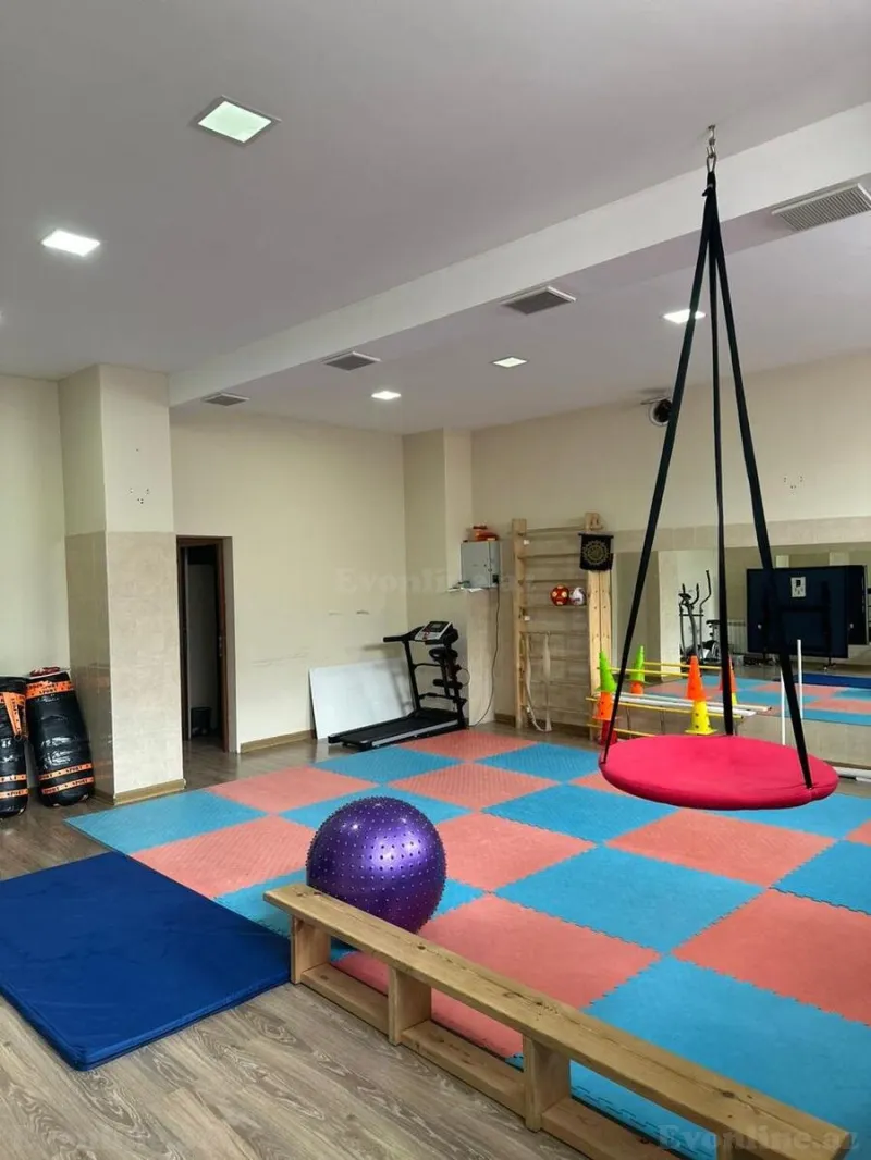Obyekt 160 m² Xalqlar Dostluğu m. Kirayə verilir