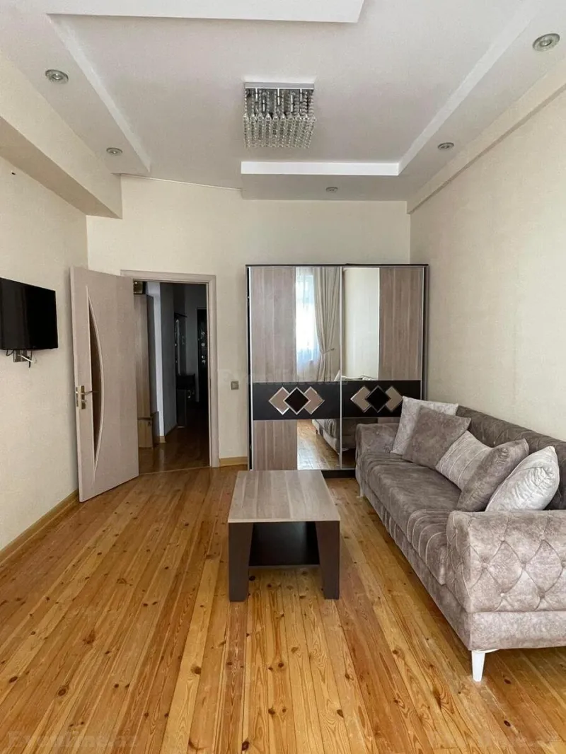 2 otaqlı Mənzil 60 m² İnşaatçılar m. Kirayə verilir