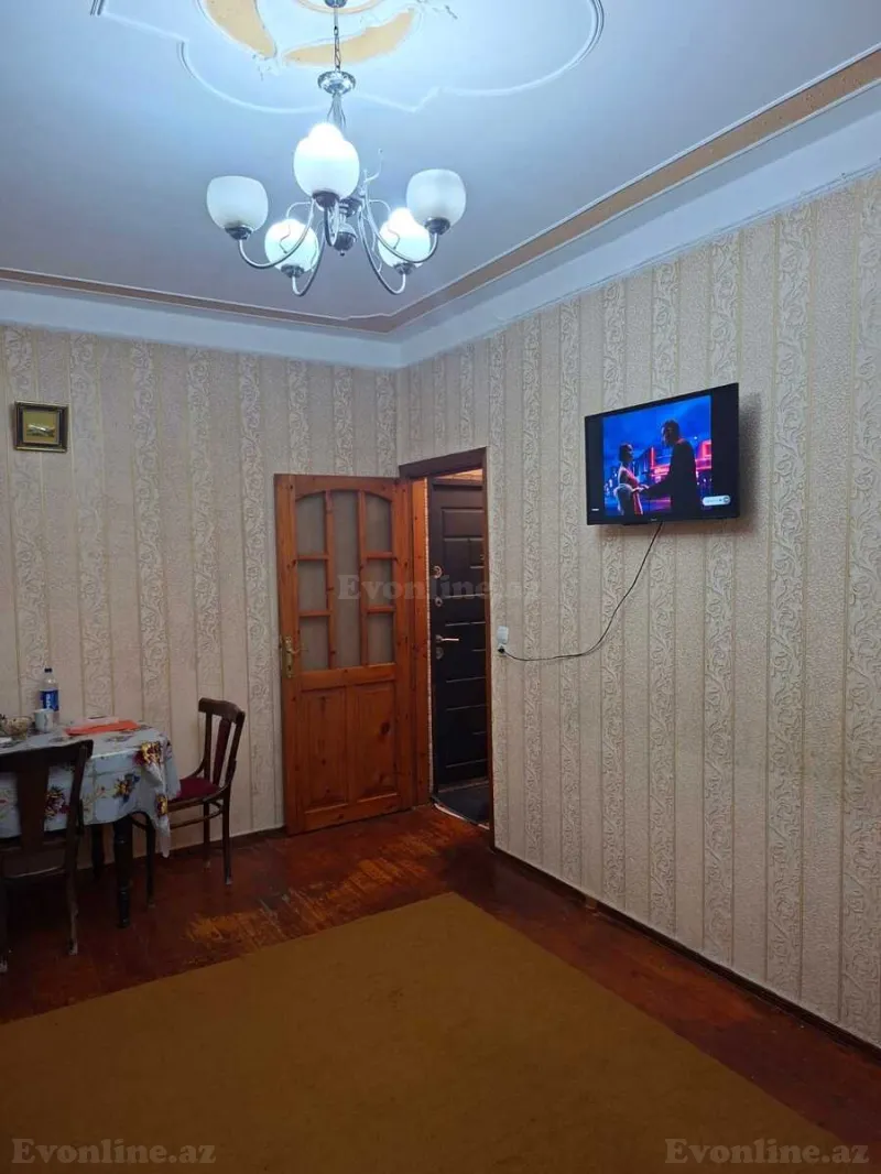 Kirayə verilir 2 otaqlı Mənzil Köhnə tikili 45 m² 4-cü mikrorayon