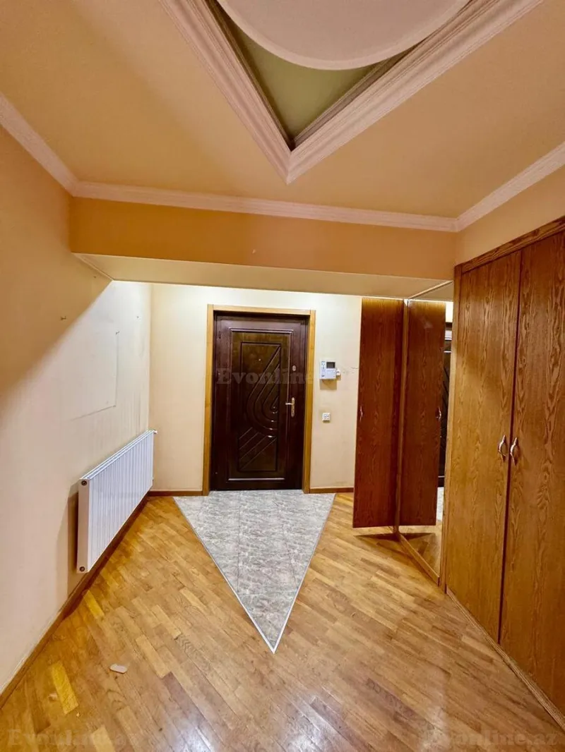 Satılır 3 otaqlı Mənzil Köhnə tikili 137 m² 28 May m. - şəkil 2