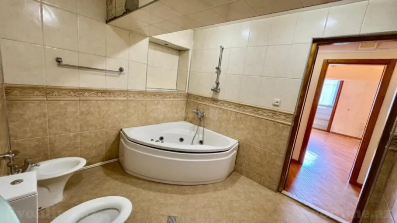 Satılır 3 otaqlı Mənzil Köhnə tikili 137 m² 28 May m. - şəkil 19