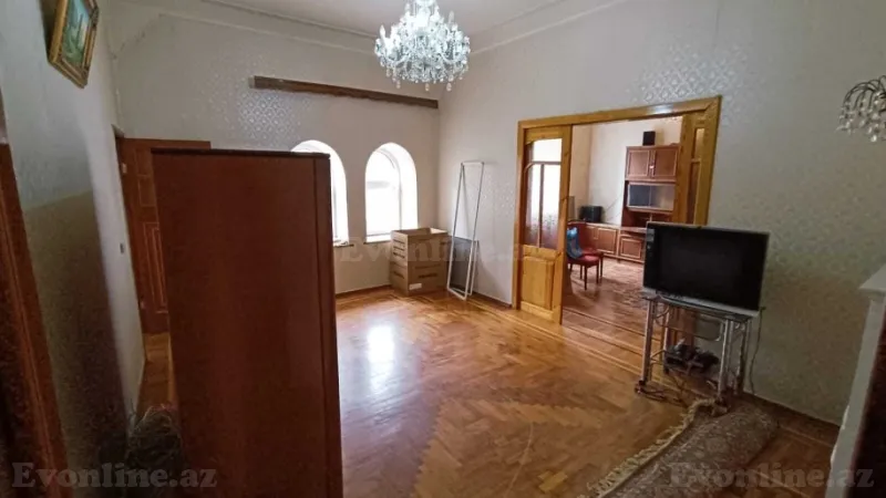 Satılır 2 otaqlı Mənzil Köhnə tikili 60 m² 28 May m.