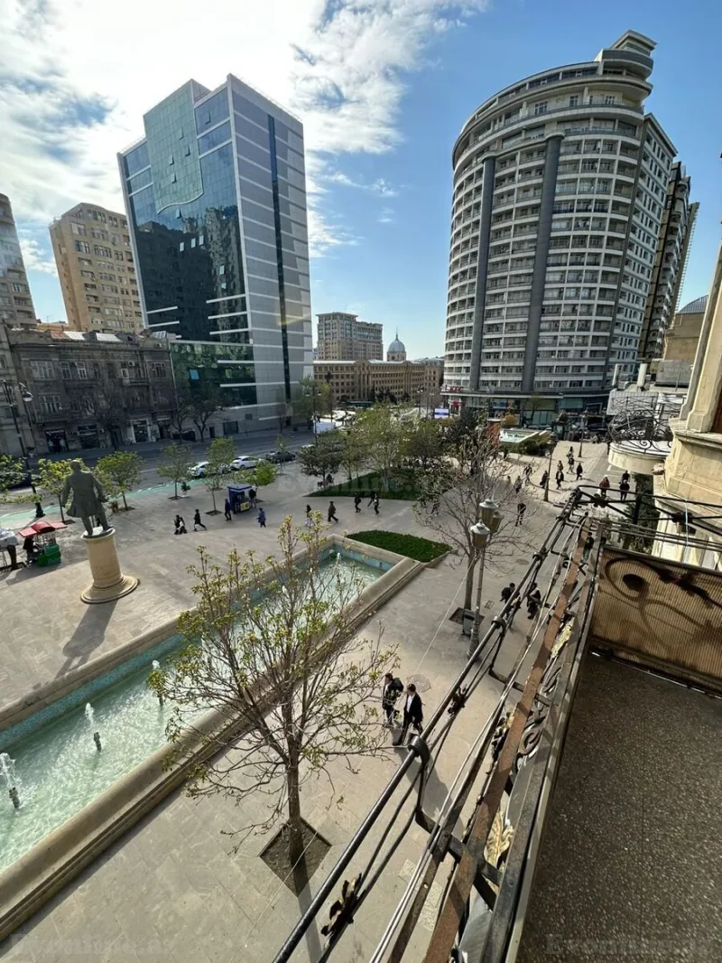 3 otaqlı Ofis 130 m² Nizami m. Kirayə verilir