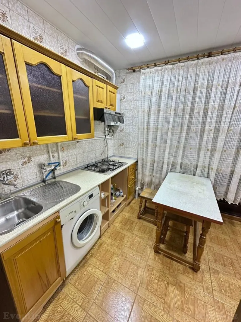 Kirayə verilir 3 otaqlı Mənzil Köhnə tikili 80 m² Xətai r. - şəkil 4