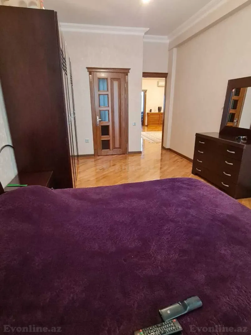 Satılır 3 otaqlı Mənzil Yeni tikili 145 m² Elmlər Akademiyası m.