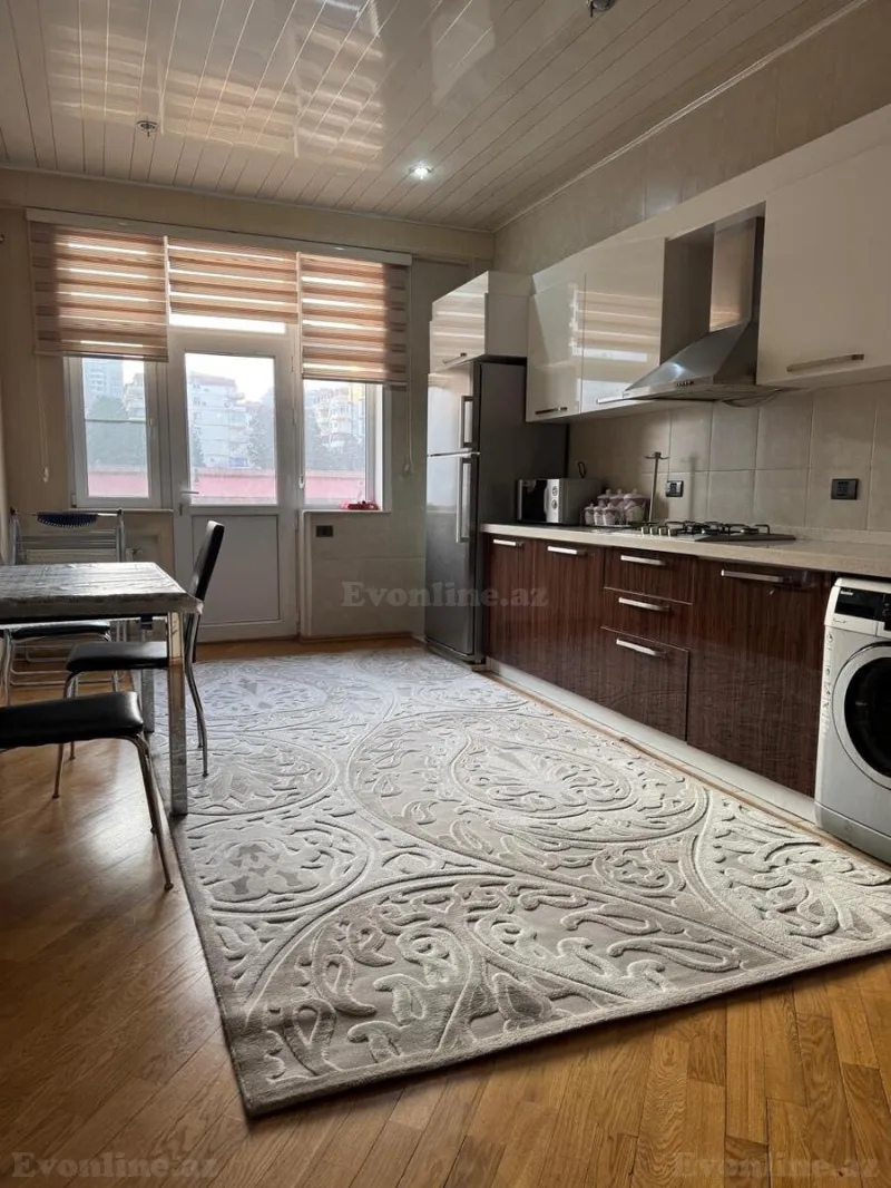 Kirayə verilir 3 otaqlı Mənzil Yeni tikili 130 m² Xətai m.