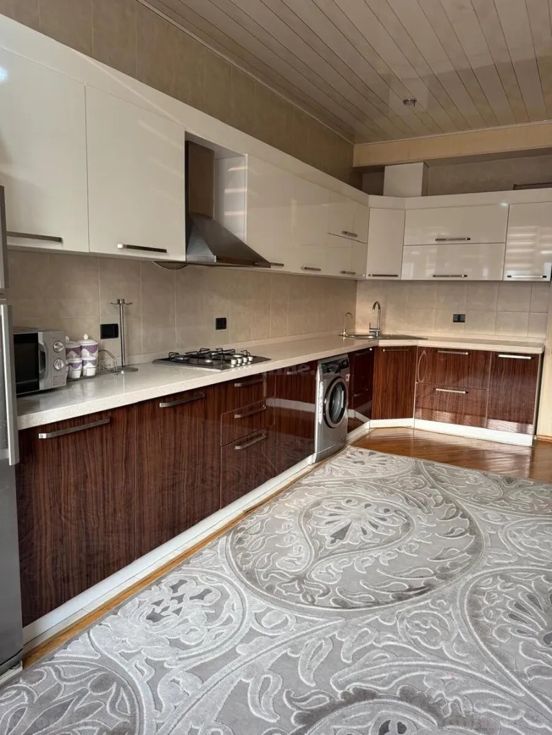 Kirayə verilir 3 otaqlı Mənzil Yeni tikili 130 m² Xətai m. - şəkil 2