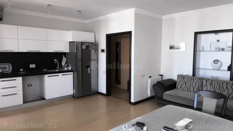 Satılır 3 otaqlı Mənzil Köhnə tikili 70 m² Səbail r. - şəkil 2