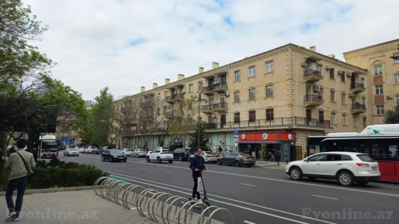Satılır 2 otaqlı Mənzil Köhnə tikili 60 m² Elmlər Akademiyası m.