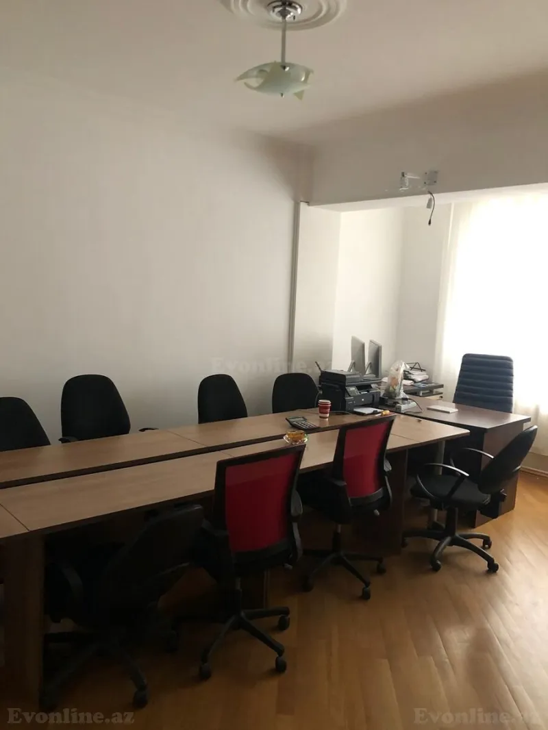 3 otaqlı Ofis 150 m² Nizami m. Kirayə verilir