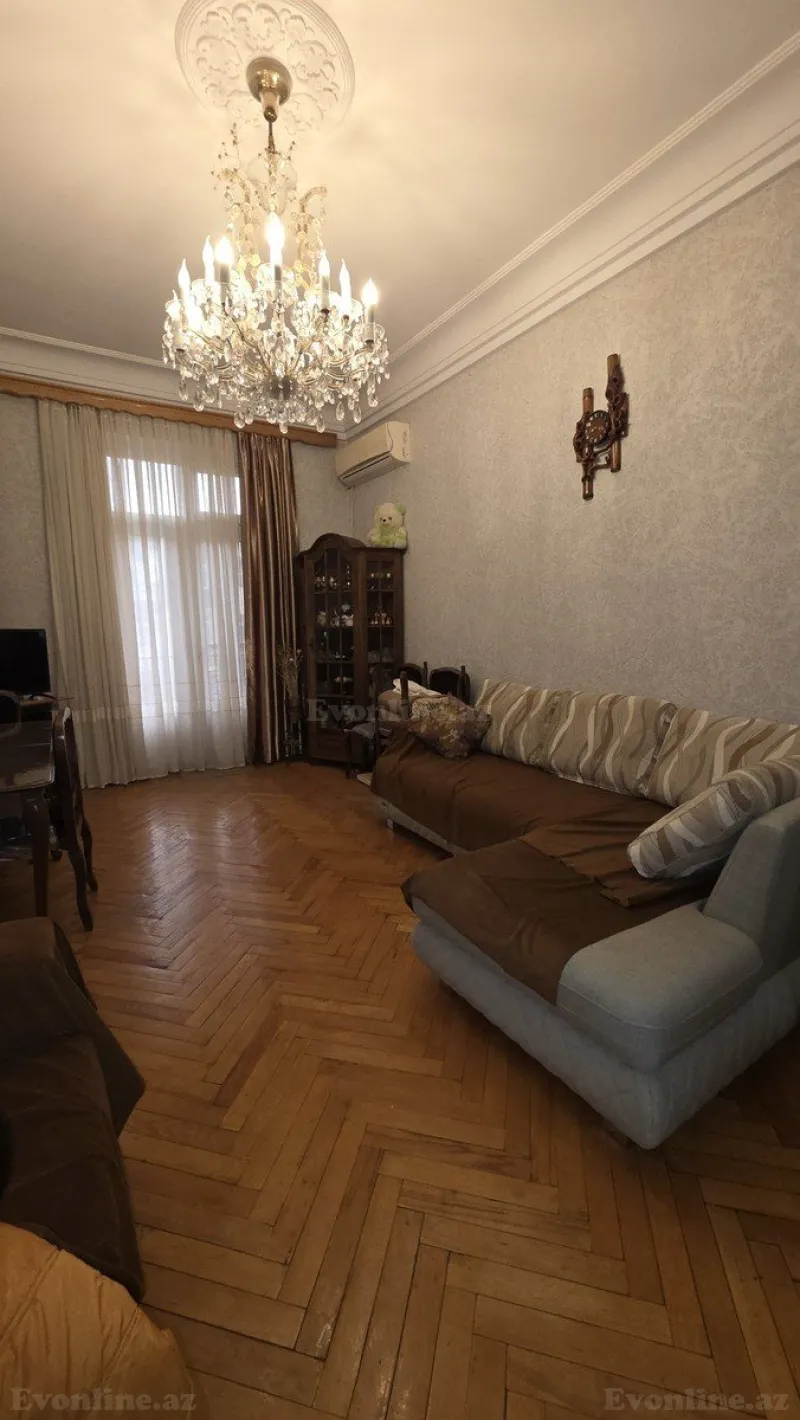 Satılır 3 otaqlı Mənzil Köhnə tikili 75 m² Nəsimi r.