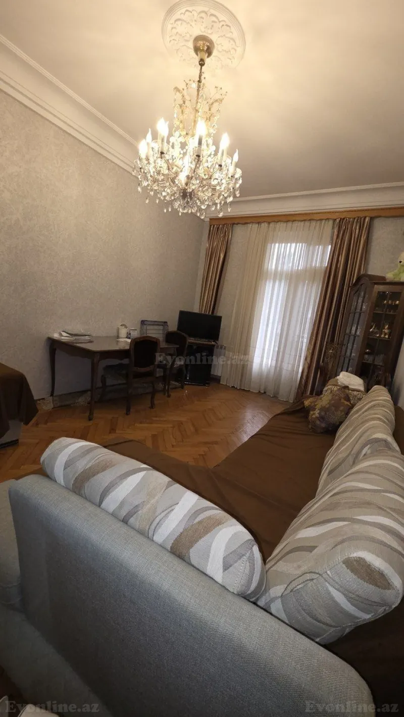 Satılır 3 otaqlı Mənzil Köhnə tikili 75 m² Nəsimi r. - şəkil 2