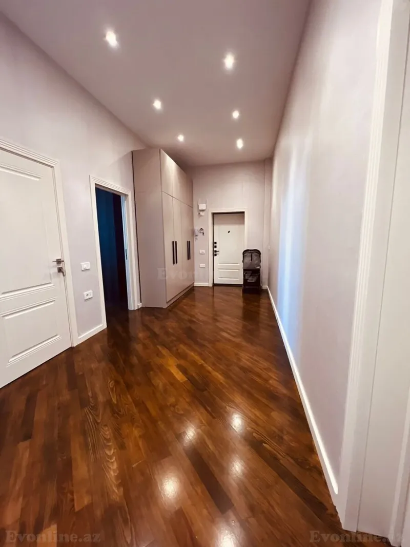 Satılır 3 otaqlı Mənzil Yeni tikili 160 m² 28 May m. - şəkil 2