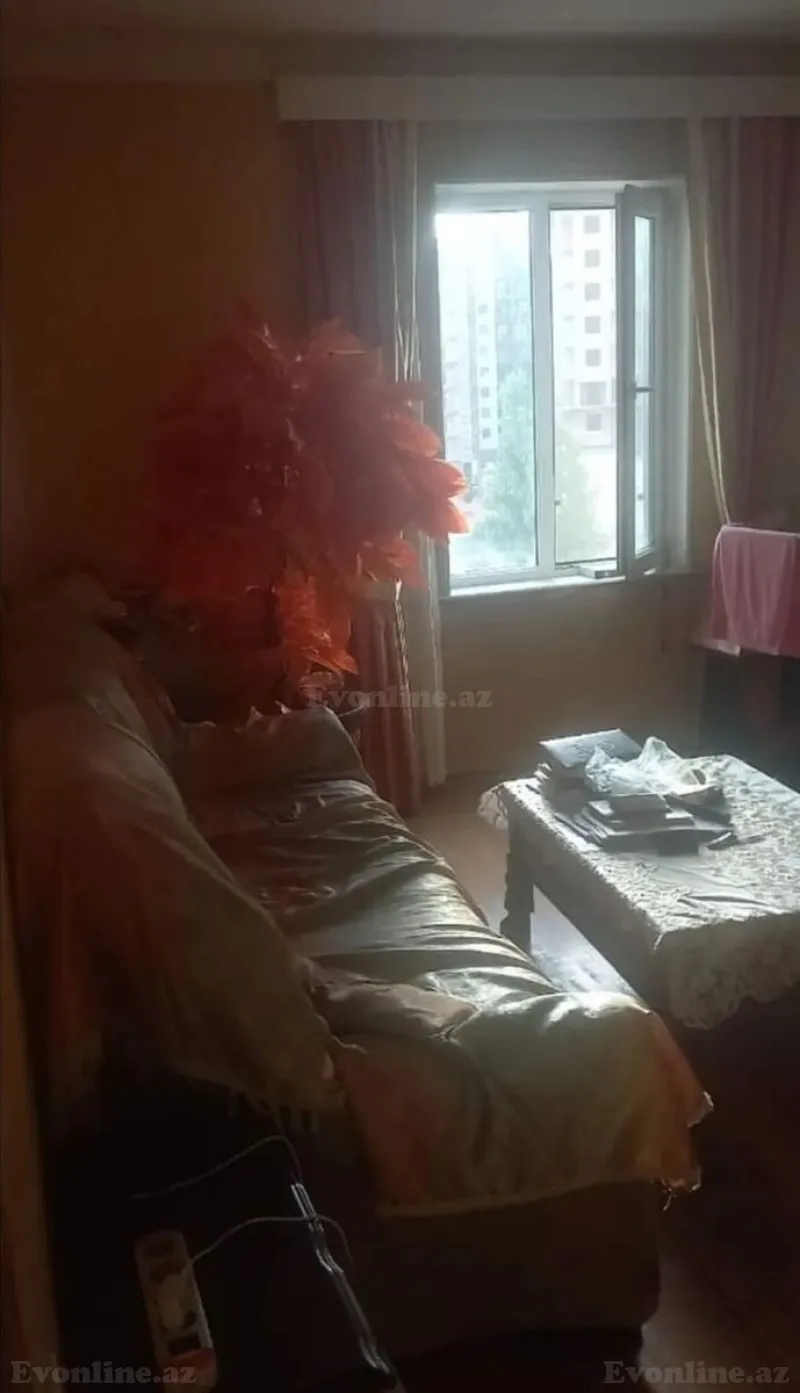 Satılır 3 otaqlı Mənzil Köhnə tikili 90 m² İnşaatçılar m.