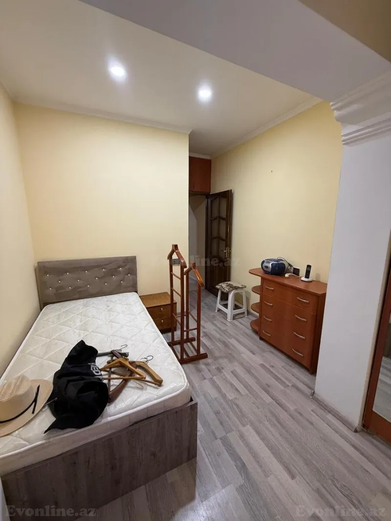 Satılır 2 otaqlı Mənzil Köhnə tikili 45 m² Azadlıq prospekti m. - şəkil 2