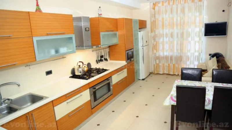 Kirayə verilir 4 otaqlı Mənzil Yeni tikili 210 m² 28 May m. - şəkil 2