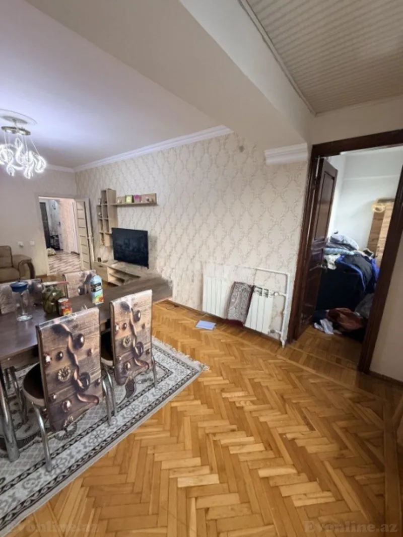Satılır 3 otaqlı Mənzil Köhnə tikili 70 m² Gənclik m.