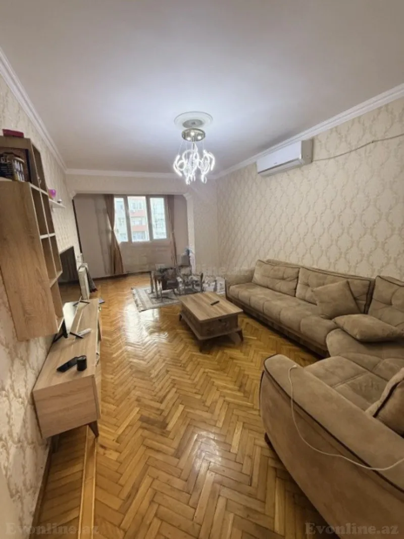 Satılır 3 otaqlı Mənzil Köhnə tikili 70 m² Gənclik m. - şəkil 2
