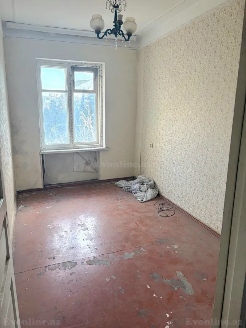 Satılır 3 otaqlı Mənzil Köhnə tikili 80 m² İnşaatçılar m. - şəkil 2