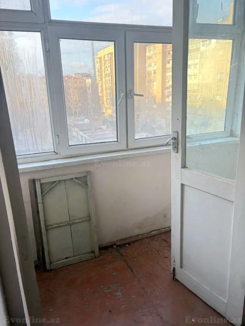 Satılır 3 otaqlı Mənzil Köhnə tikili 80 m² İnşaatçılar m. - şəkil 8