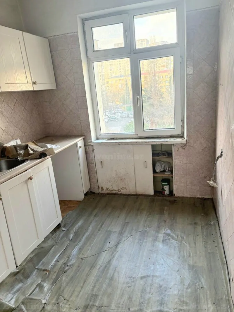 Satılır 3 otaqlı Mənzil Köhnə tikili 80 m² İnşaatçılar m. - şəkil 10