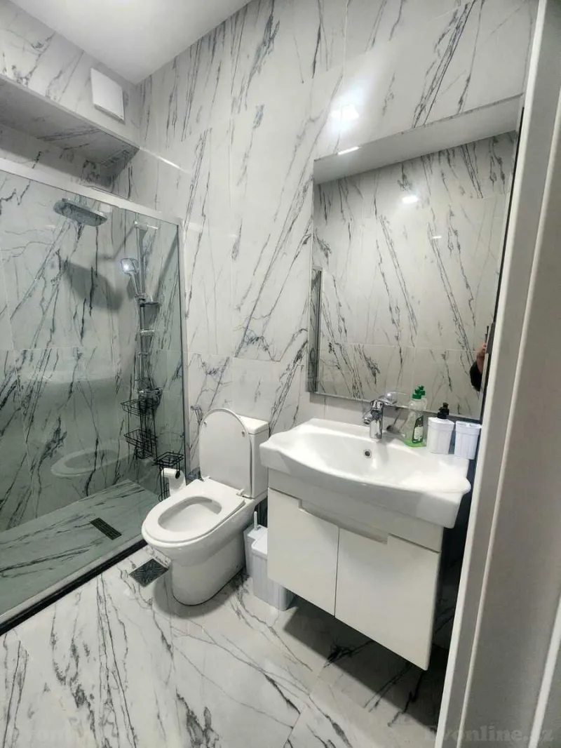 Kirayə verilir 2 otaqlı Mənzil Yeni tikili 85 m² İnşaatçılar m. - şəkil 14
