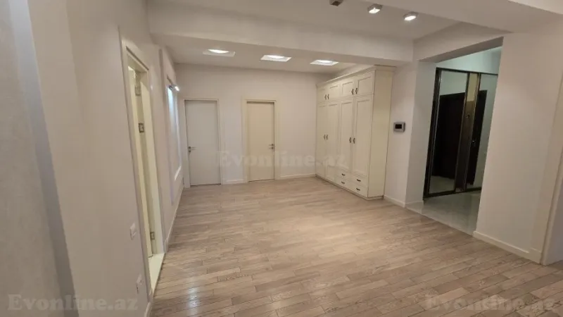 Satılır 4 otaqlı Mənzil Yeni tikili 196 m² İnşaatçılar m. - şəkil 4