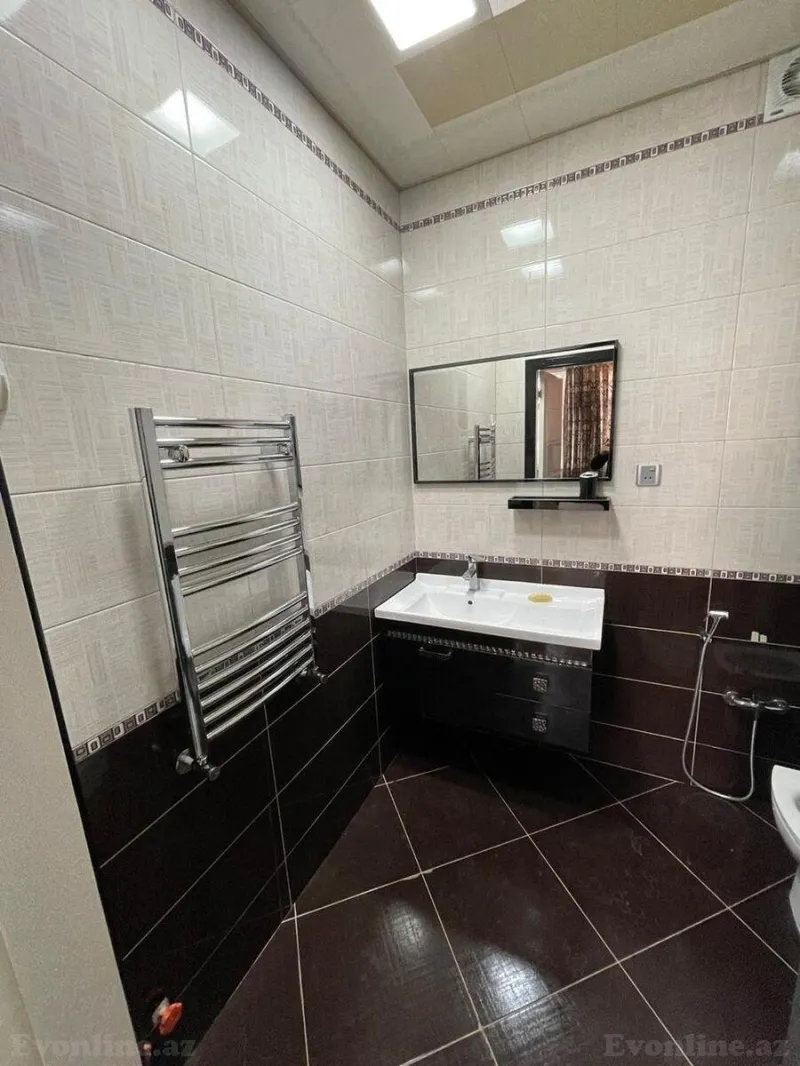 Kirayə verilir 3 otaqlı Mənzil Yeni tikili 130 m² İnşaatçılar m. - şəkil 14