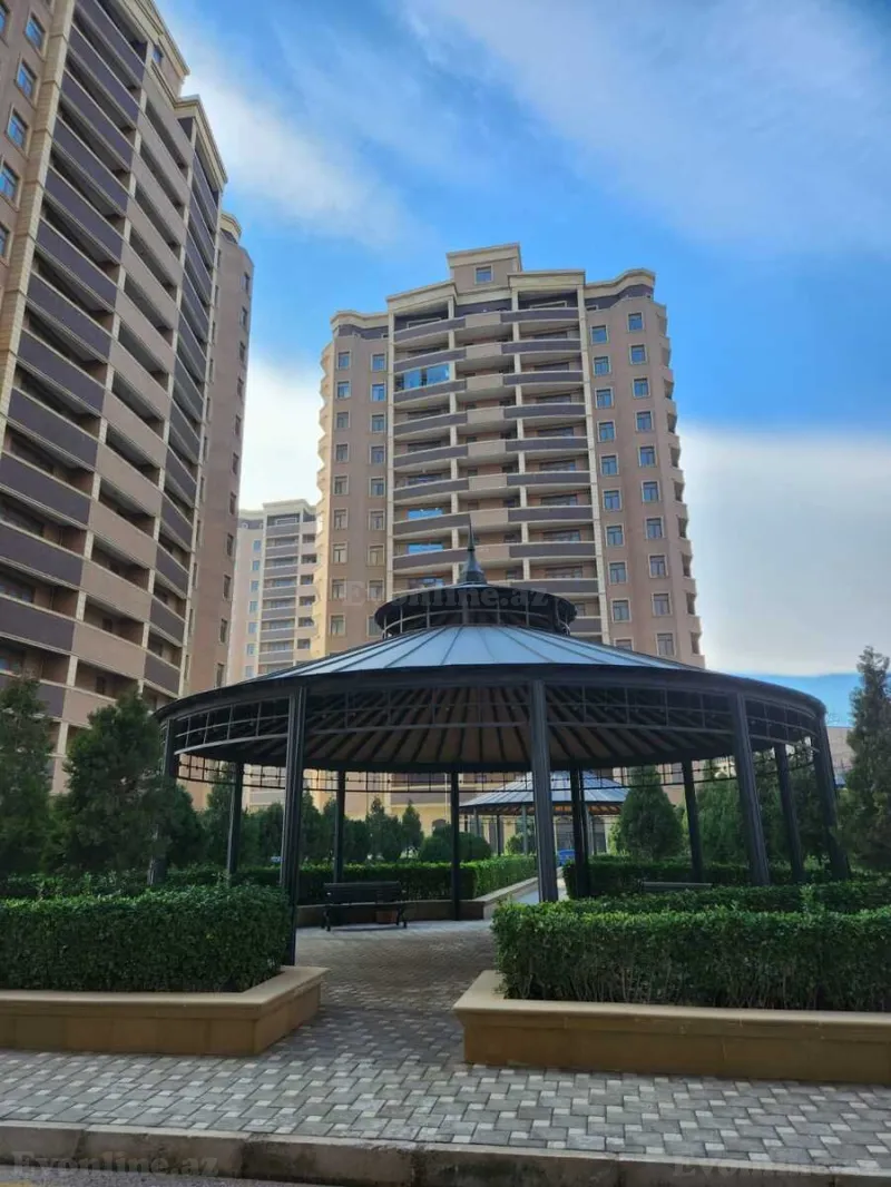 Satılır 3 otaqlı Mənzil Yeni tikili 120 m² 28 May m.