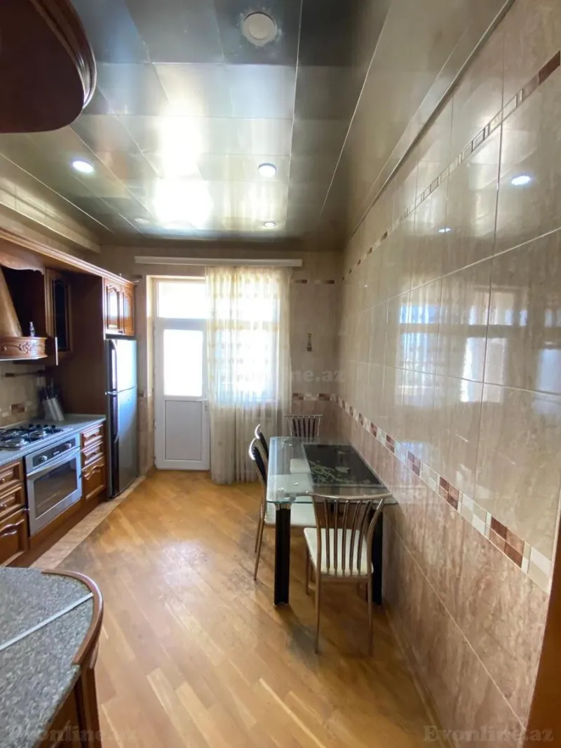 Kirayə verilir 4 otaqlı Mənzil Yeni tikili 150 m² Yasamal - şəkil 13
