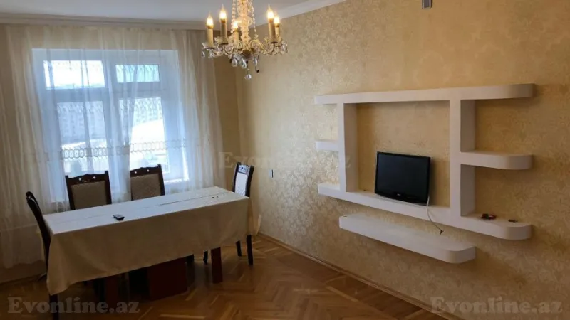 5 otaqlı Mənzil 125 m² Xalqlar Dostluğu m. Satılır